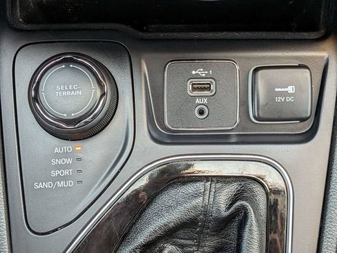 Certified 2019 Jeep Cherokee Limited AWD/4WD image 20