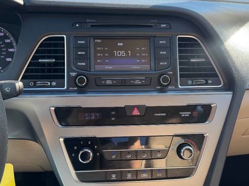 Used 2015 Hyundai Sonata SE w/ Option Group 09 FWD image 17