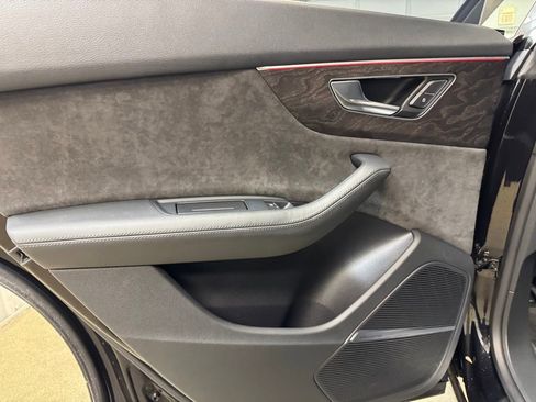 Used 2019 Audi Q8 Prestige w/ Luxury Package image 16