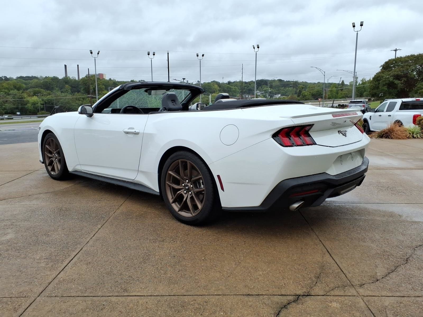 Used 2025 Ford Mustang Premium RWD image 6