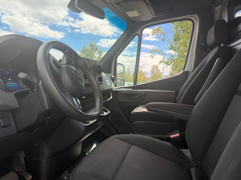 Used 2024 Mercedes-Benz Sprinter 2500 image 7
