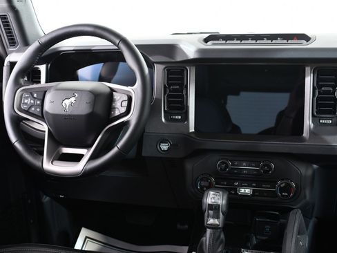 New 2025 Ford Bronco Badlands image 8