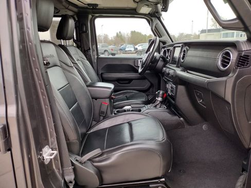 Used 2018 Jeep Wrangler Unlimited Sahara AWD/4WD image 12