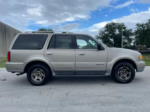Used 2001 Lincoln Navigator 4WD image 5