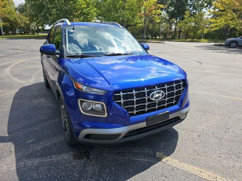 Used 2023 Hyundai Venue SEL FWD image 8