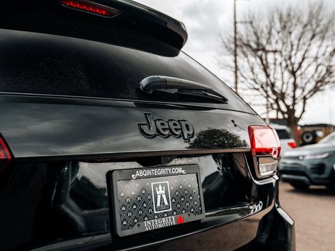 Used 2019 Jeep Grand Cherokee Altitude image 13