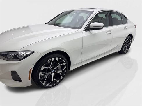 Used 2025 BMW 330i xDrive Sedan w/ Premium Package image 11