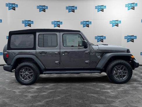 Used 2024 Jeep Wrangler Unlimited Sport AWD/4WD image 7