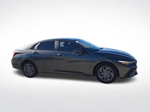 Used 2024 Hyundai Elantra SEL FWD image 1