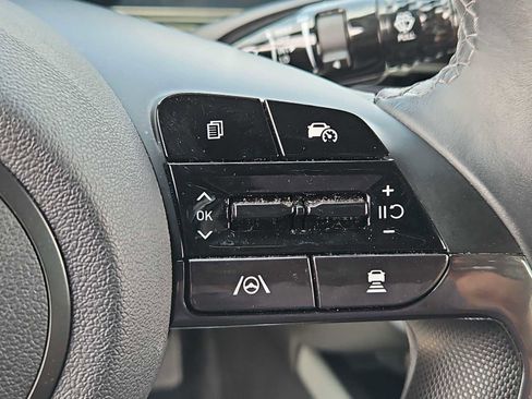 Certified 2025 Hyundai Elantra Limited FWD image 24