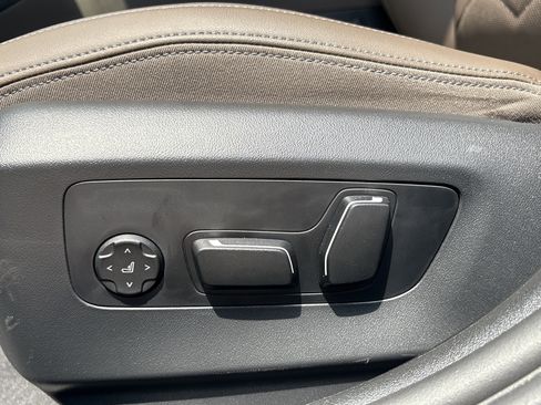 Used 2025 BMW i5 eDrive40i w/ Premium Package image 39