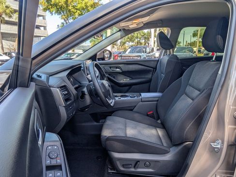 Certified 2025 Nissan Rogue SV AWD/4WD image 9