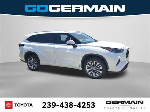 Certified 2024 Toyota Highlander Platinum FWD image 7
