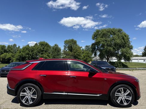 Used 2024 Cadillac Lyriq Tech AWD/4WD image 2