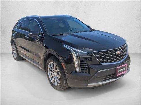 Used 2021 Cadillac XT4 Premium Luxury FWD image 3