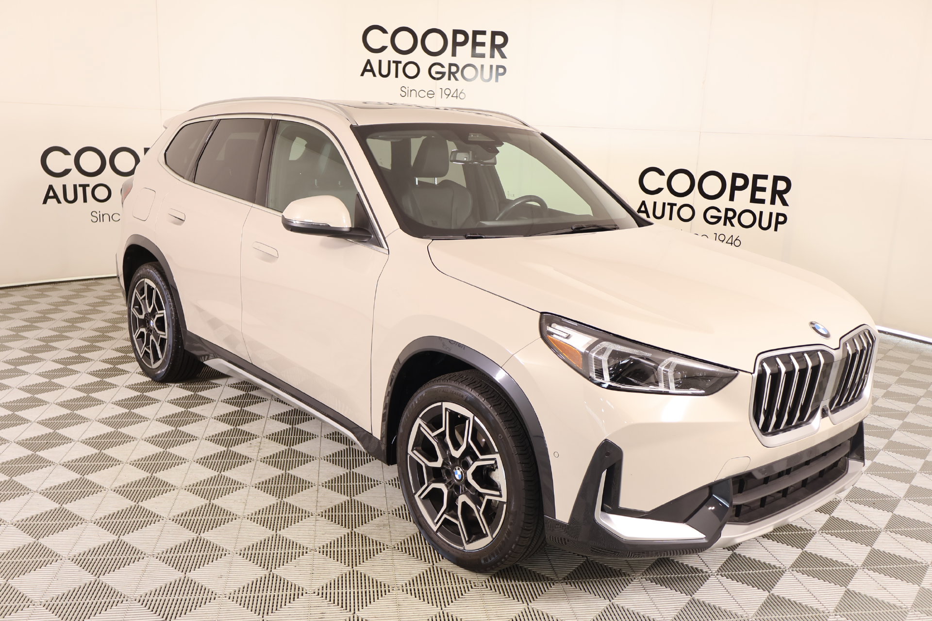 Used 2026 BMW X1 xDrive28i AWD/4WD image 1