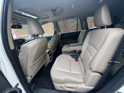 Used 2019 Honda Pilot Touring image 10