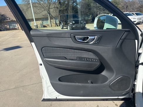 Certified 2023 Volvo XC60 B5 Core image 17