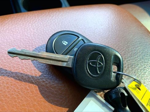 Used 2017 Toyota Sequoia Platinum RWD image 15
