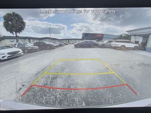 Used 2025 Hyundai Elantra Limited FWD image 12