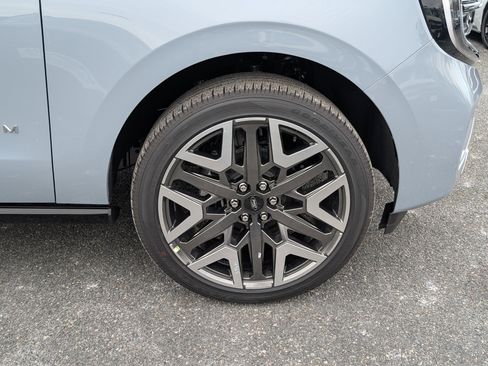 New 2026 Ford Expedition Platinum w/ Platinum Ultimate Package image 5