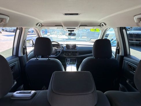 Used 2025 Nissan Rogue S image 30