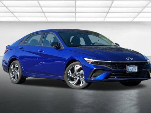 New 2025 Hyundai Elantra SEL image 1