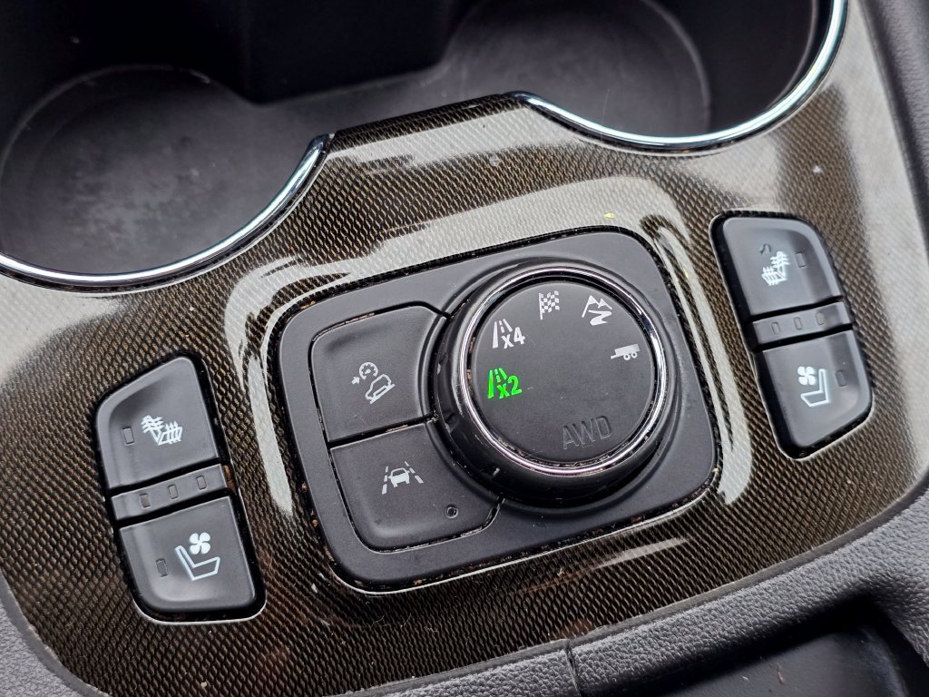Used 2021 GMC Acadia AT4 w/ Technology Package AWD/4WD image 8