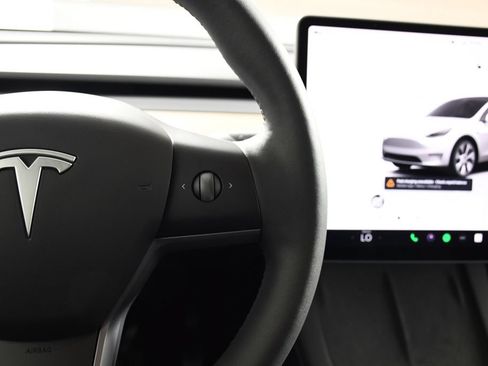 Used 2023 Tesla Model Y Long Range AWD/4WD image 30