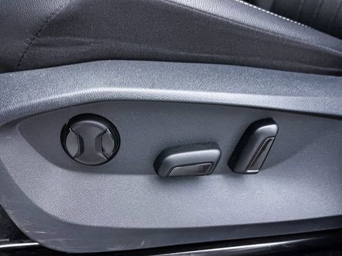 Used 2022 Volkswagen Tiguan SE R-Line image 20