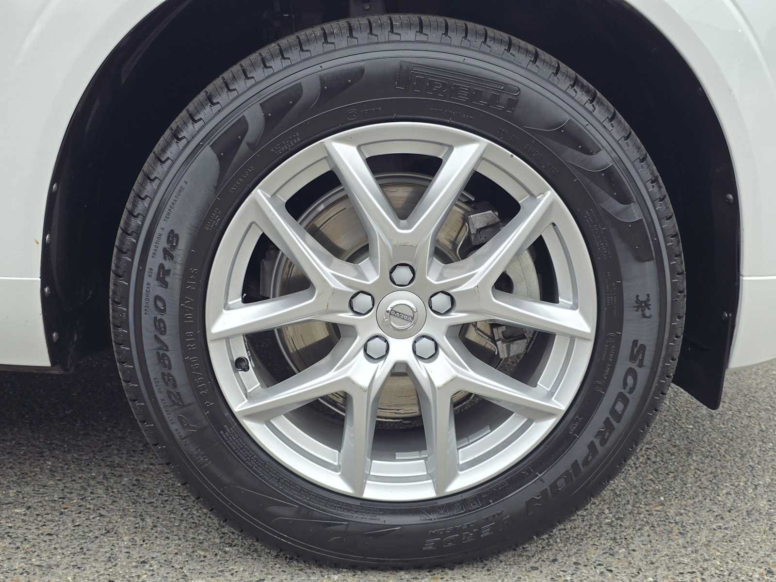 Used 2020 Volvo XC60 T5 Momentum w/ Protection Package AWD/4WD image 9