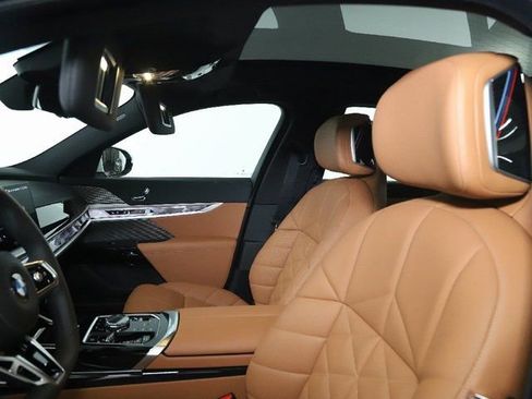 Used 2025 BMW 740i xDrive image 22