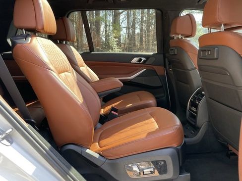 Used 2022 BMW X7 M50i image 19