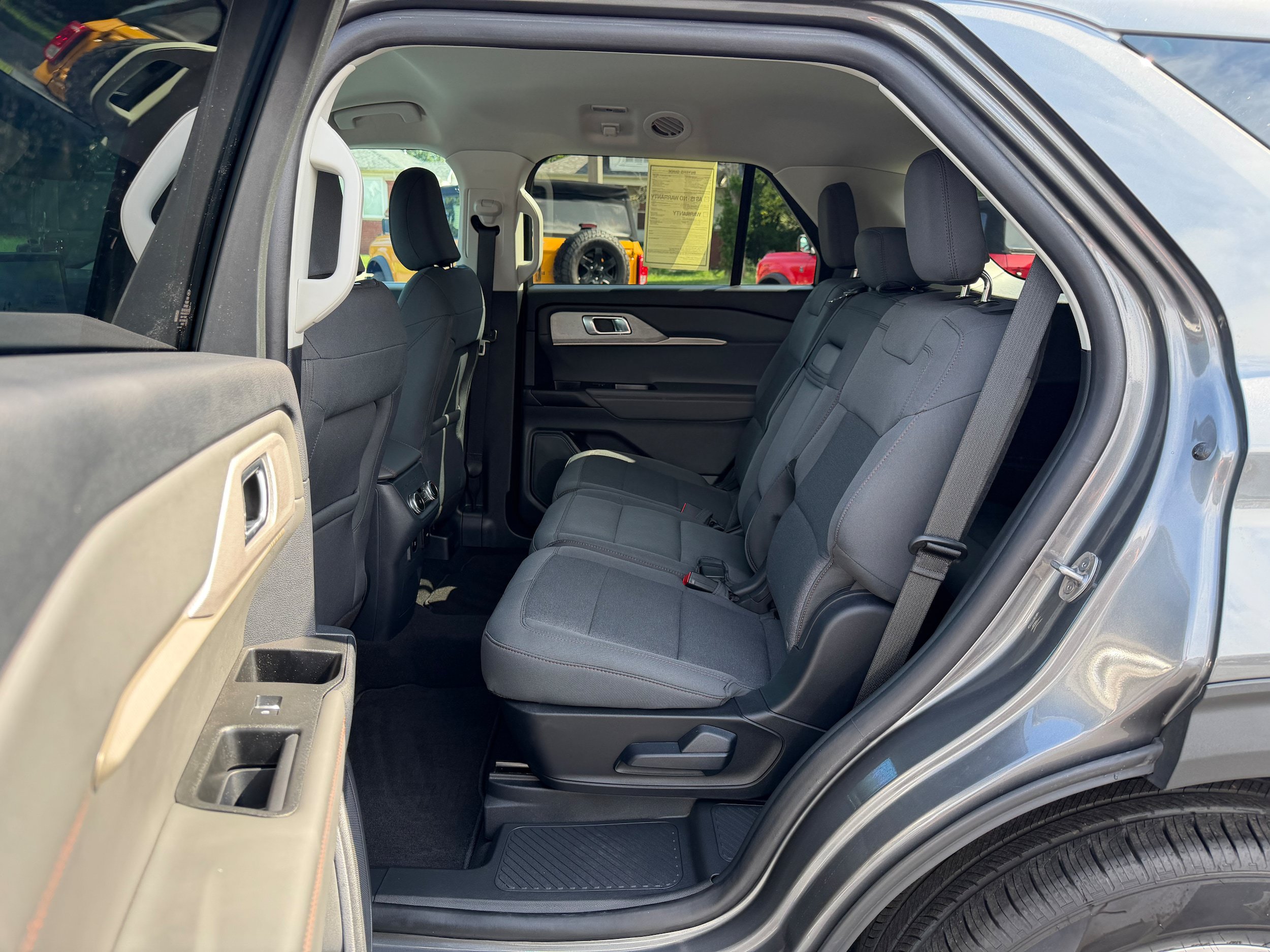 Used 2025 Ford Explorer Active AWD/4WD image 11