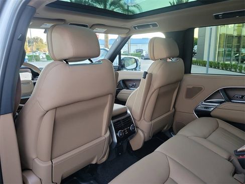 New 2025 Land Rover Range Rover Long Wheelbase SE image 17