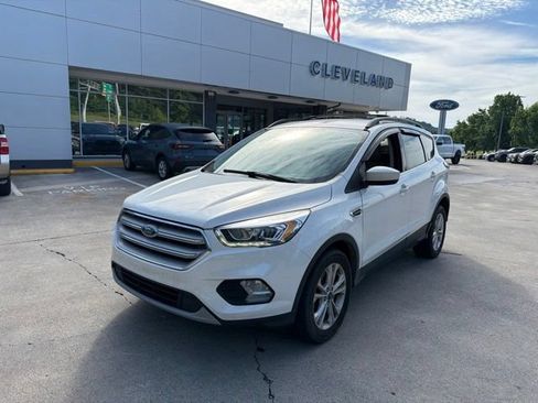 Used 2018 Ford Escape SEL FWD image 2