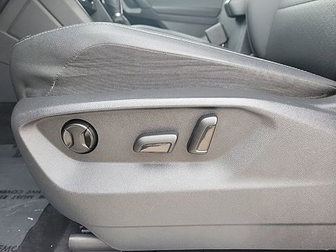 Used 2019 Volkswagen Tiguan SEL R-Line image 11