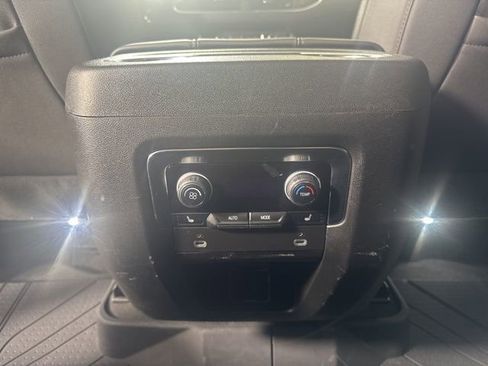Used 2023 Chevrolet Tahoe High Country AWD/4WD image 13