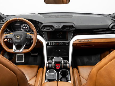 Used 2019 Lamborghini Urus image 11