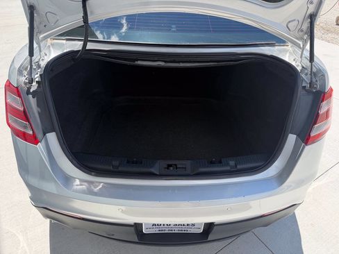 Used 2018 Ford Taurus SEL AWD/4WD image 10