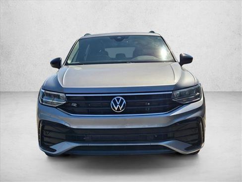Used 2023 Volkswagen Tiguan SE R-Line image 2