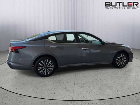 Used 2025 Nissan Altima 2.5 SV FWD image 7