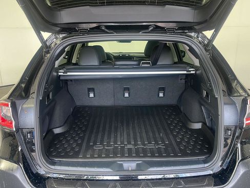 Used 2025 Subaru Outback Limited AWD/4WD image 11