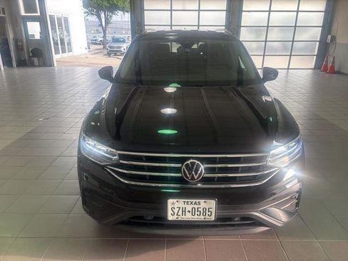 Used 2023 Volkswagen Tiguan SE FWD image 2