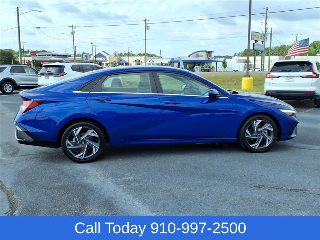 Used 2025 Hyundai Elantra SEL FWD image 19
