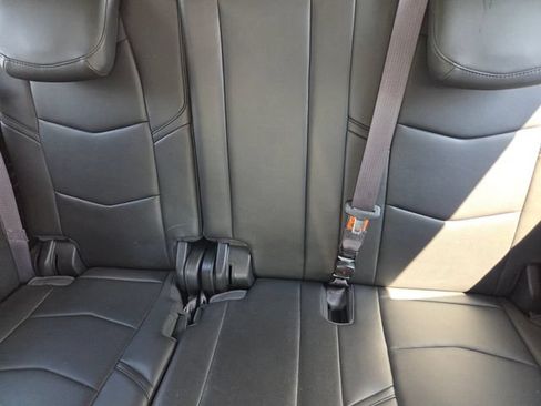 Used 2016 Cadillac Escalade Luxury RWD image 9