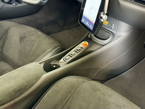 Used 2025 McLaren Artura Spider RWD image 23