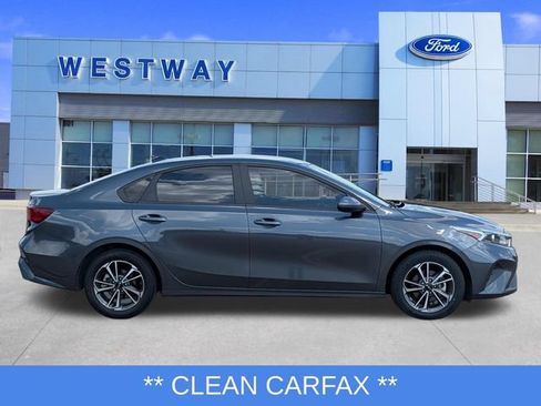 Used 2023 Kia Forte LXS FWD image 2