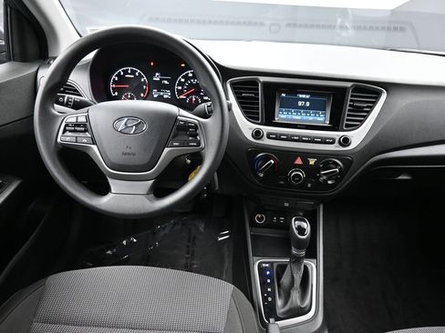 Used 2019 Hyundai Accent SE FWD image 19