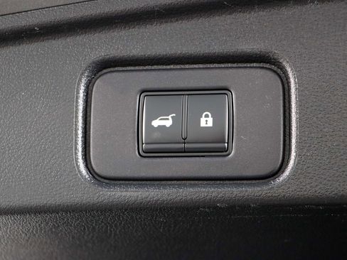 Used 2022 Nissan Pathfinder SL image 32